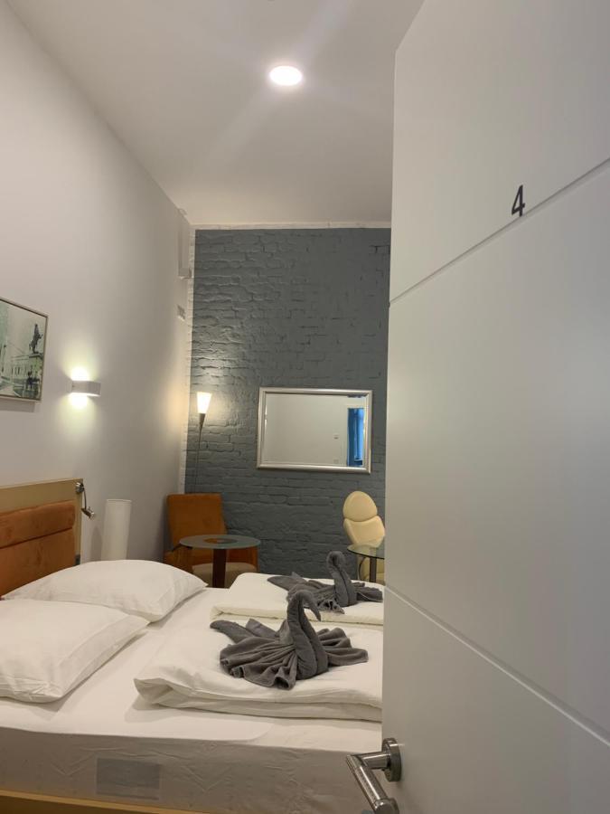 Gasthof Duesseldorf 5 Min To Train Station Private *