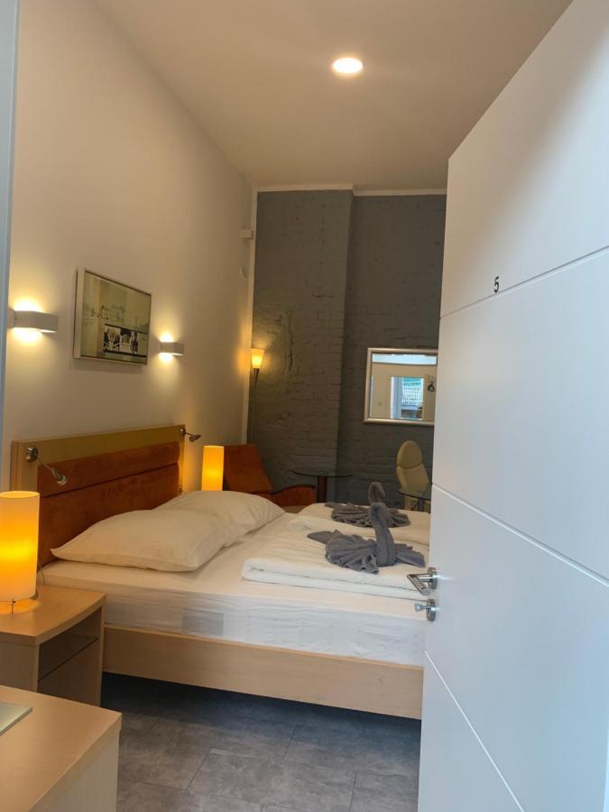 Duesseldorf 5 Min To Train Station Private Gasthof