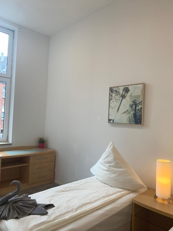 Duesseldorf 5 Min To Train Station Private Gasthof *